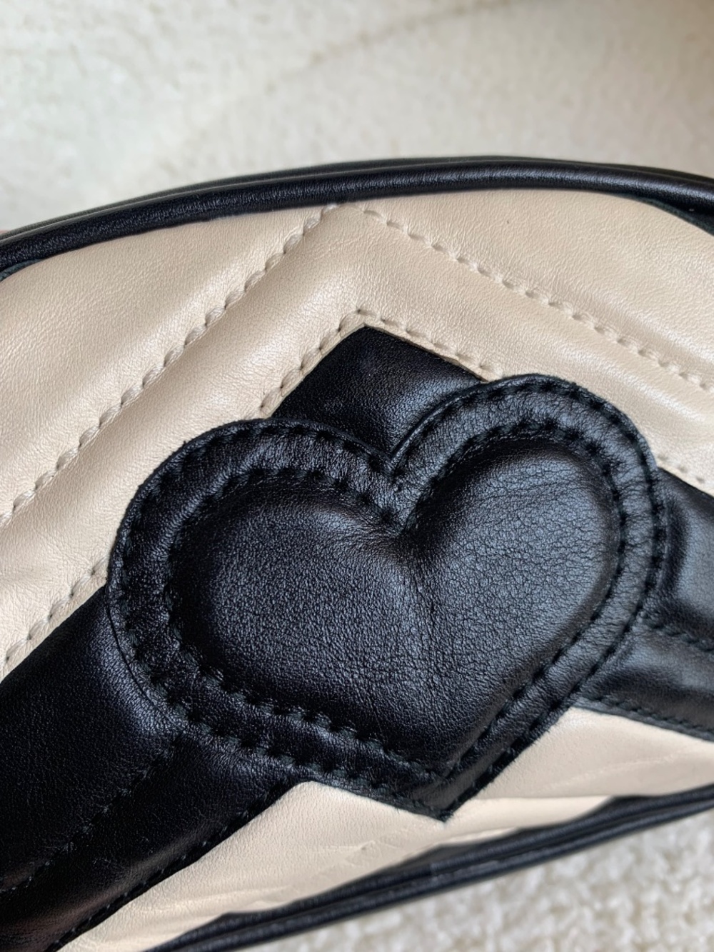 Gucci Calfskin Matelassé GG Marmont Belt Bag 85/34 Black White - Picture 9 of 15